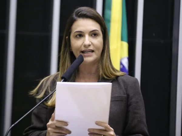 Roberta Roma anuncia liberação de R$ 3 milhões para reforço da saúde em Feira de Santana
